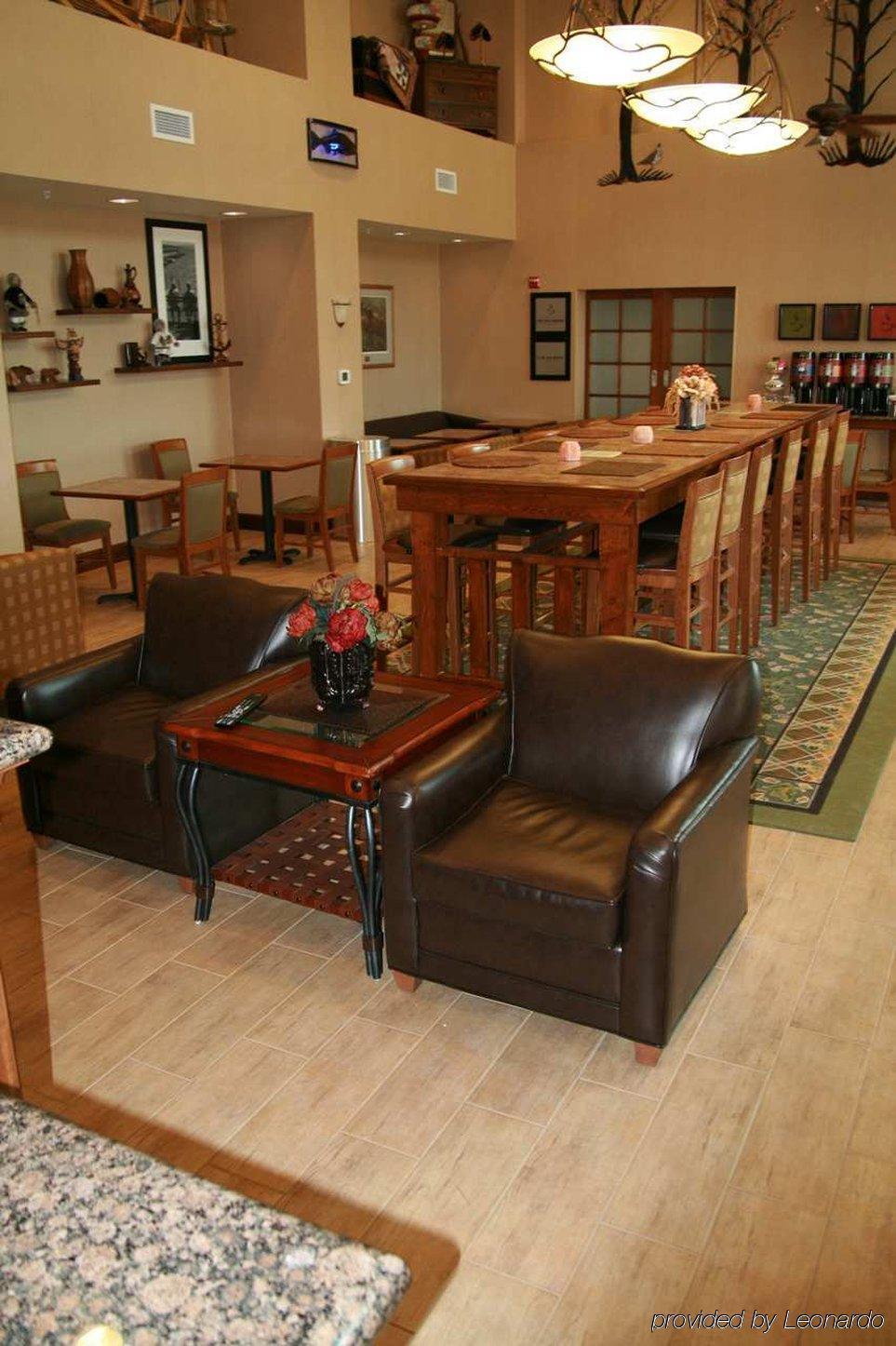 Hampton Inn & Suites Fairbanks Restoran gambar